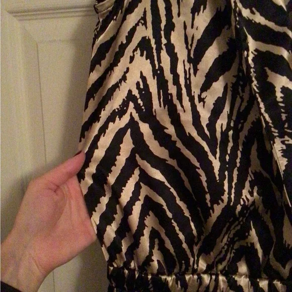 Sleeveless Silky Animal Print Romper - Picture 5 of 7